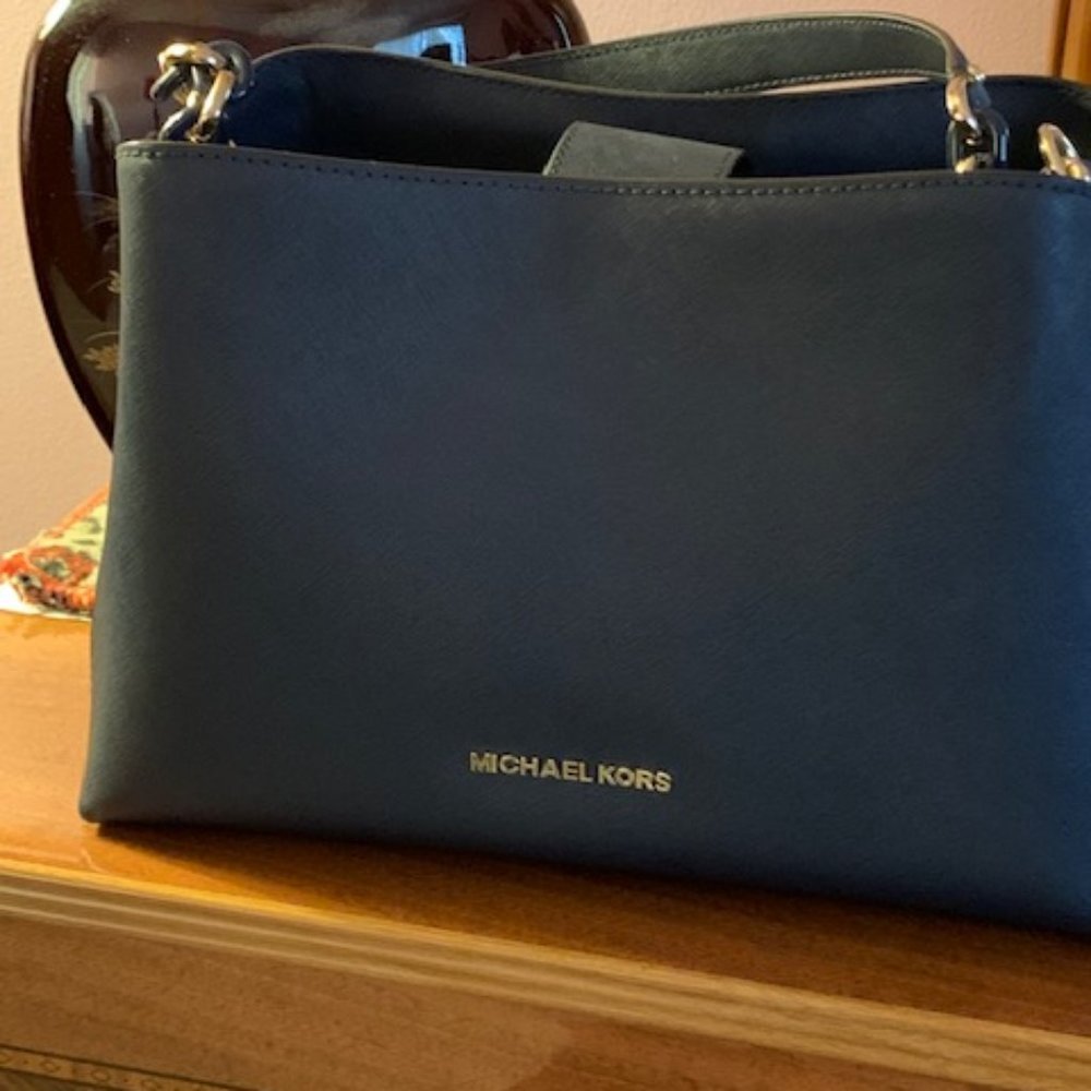 Michael Kors Medium Carryall Leather Tote - Navy